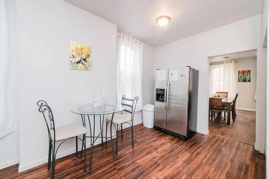 Off-Street Parking - Washer & Dryer - Groupstay Pittsburgh Appartement