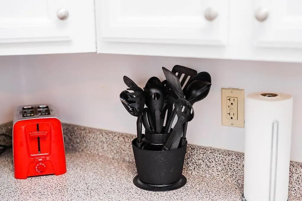 Off-Street Parking - Washer & Dryer - Groupstay Pittsburgh